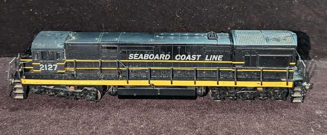 Atlas Seaboard Coast Line 2127 Train Locomotive HO (1 of 7)