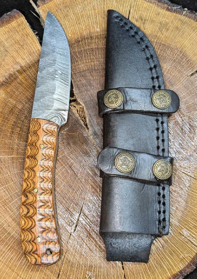 MHS Cutlery Steel Knife & Leather Sheath RTCA: MHS Cutlery Steel Knife & Leather Sheath RTCA. Is approx 2 1/4" x 1 1/2" x 9" and it weighs 0.44lb. The knife does not appear to have been used. There are no markings on the knife. The leather sheath