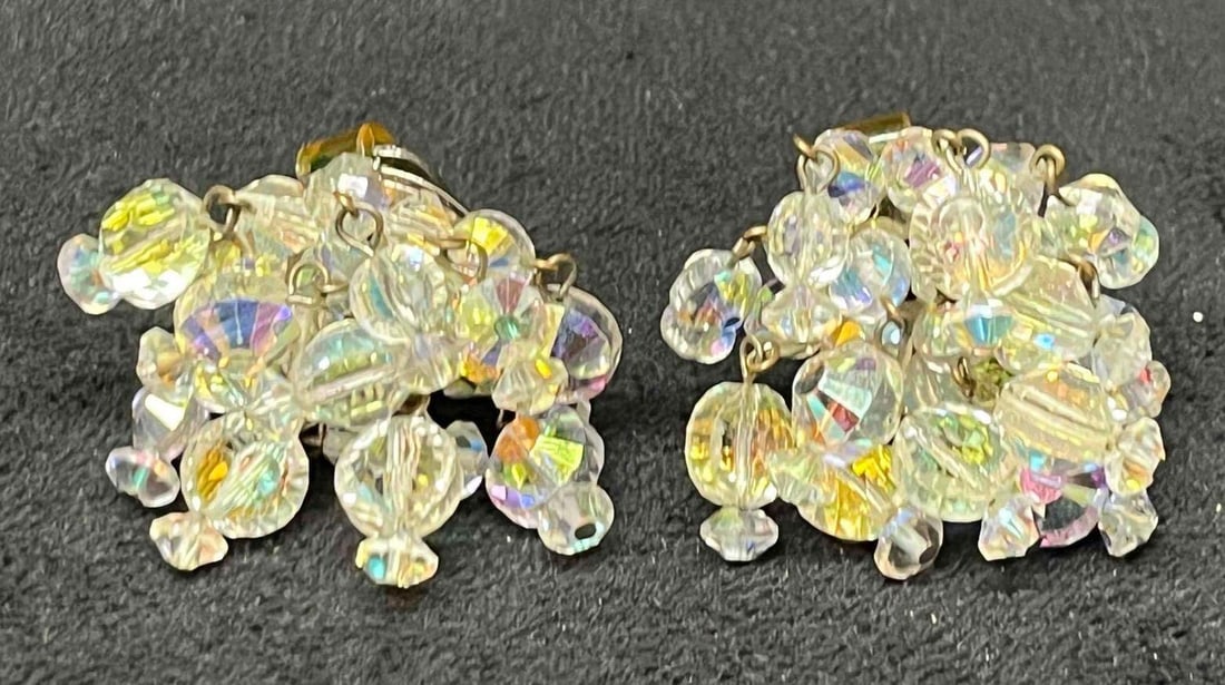 Signed Vintage Hobe Iridescent Beaded Cluster Clip On Earrings: This lot contains a Signed Vintage Hobe Iridescent Beaded Cluster Clip On Earrings. Each earring is approx 1 1/2" x 1" x 3/4". Total weight is approx 1oz. Overall the clip on earrings are in excellent