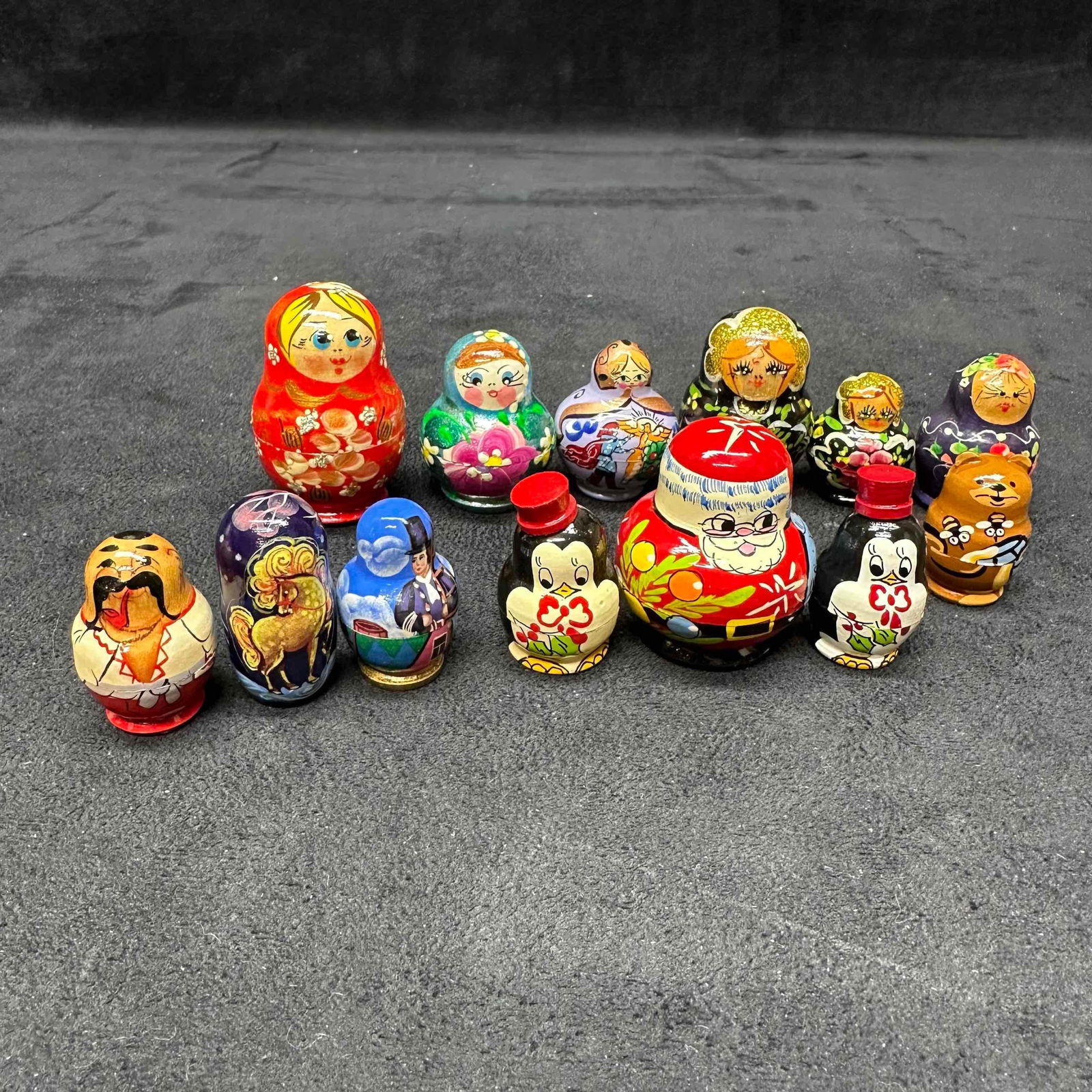 Lot of 13 Vintage Russian Nesting Dolls Matryoshka Sets Hand-Painted Folk Art Santa Animal Floral: Lot of 13 vintage Russian Matryoshka nesting dolls, all hand painted with colorful lacquered finishes. The collection includes traditional floral figures, a Santa Claus set with multiple nested figure