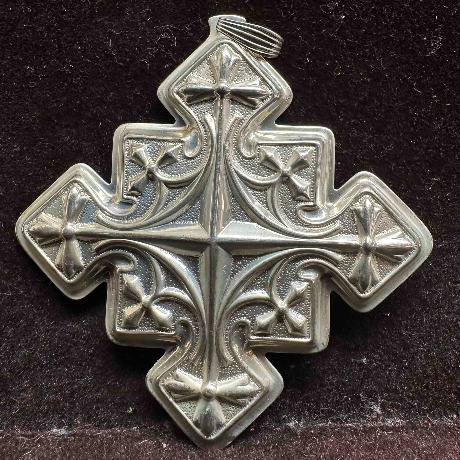 1979 Christmas Cross Reed and Barton Sterling Silver Holiday Ornament I63: This item is in good pre-owned, previously used/displayed condition with noticeable light wear, and surface scratches. Please reference all photos for full details. This piece of jewelry has been test