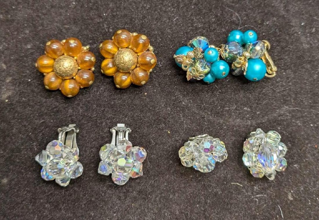 Vintage Vendome Trifari And Unmarked Clip On Earrings Lot Of 4: Vintage Vendome Trifari And Unmarked Clip On Earrings Lot Of 4. This lot includes: (1) Set Of Gold Tone Vendome Blue Beaded Clip On Earrings. Each is approx 1" x 3/4" x 1". (1) Set Of Tri