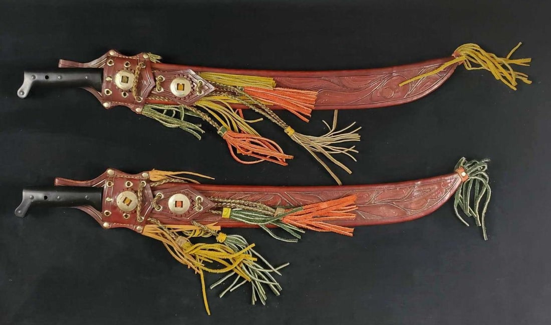 Vintage Corneta South America Machetes W Sheaths: Two VINTAGE Corneta 127 Machetes with Sheaths. Each of the machetes has on one side engraved: Corneta Producto Centro Americano No 127. Made in San Salvador. Blades and sheaths are in good, vint