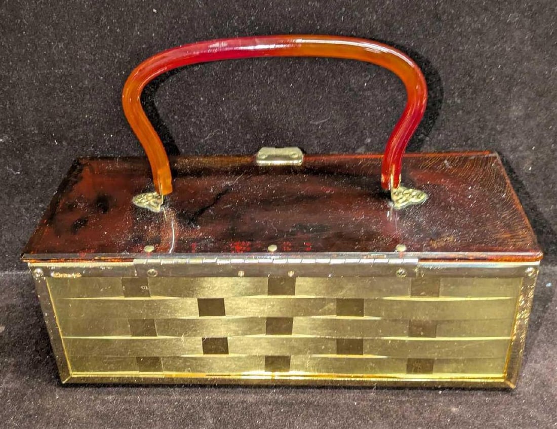 Metal Purse Lucite And Gold Tone Metal Basket Weave: Metal Purse Lucite And Gold Tone Metal Basket Weave. This is approx 9 1/8" x 4" x 3 1/2" and it weighs 0.95lb. The purse has some scratches and scuffs. Please see the images as they are part of the de