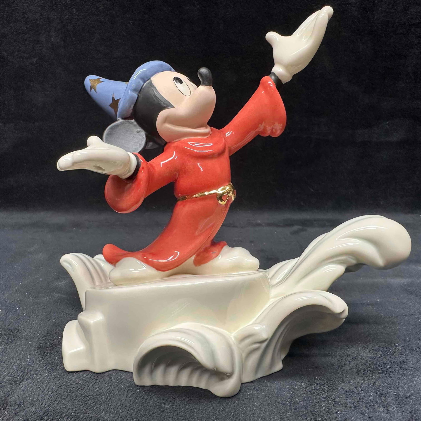 Mickey's Big Dreams Lenox 70th Anniversary Edition Walt Disney Showcase Figurine: Original tag still intact. No noticeable imperfections or damage. This item is in good pre-owned, previously displayed condition with light wear, and surface scratches. Please reference all photos for