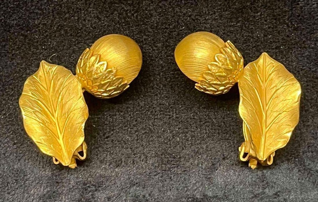 Vintage Signed Prime Gold Tone Leaf Acorn Clip On Earrings (1 of 9)