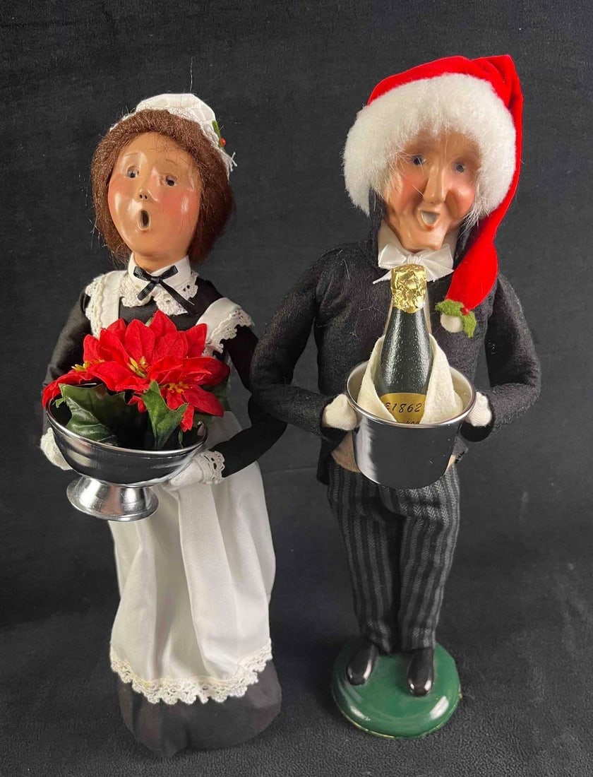 Byers Choice 1999 Butler And Maid Retired 1999 (1 of 8)