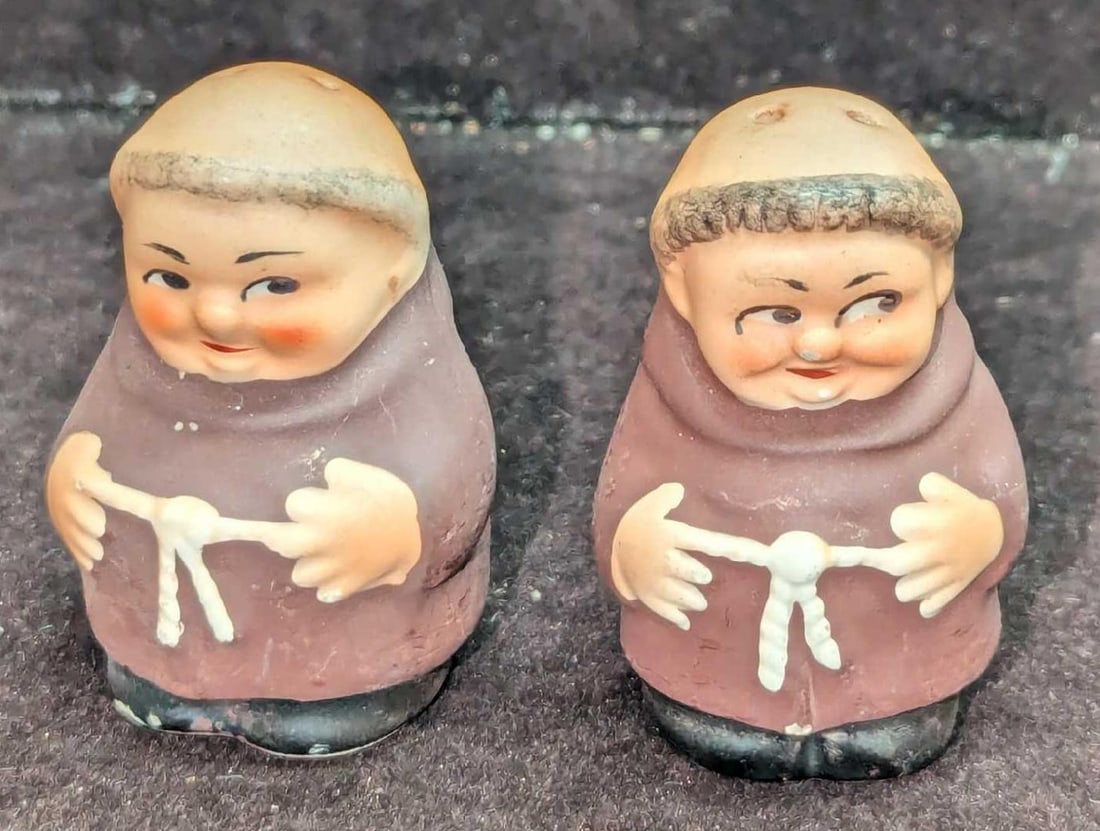 Vintage Goebel Friar Tuck Salt & Pepper Shakers: Vintage Goebel Friar Tuck Salt & Pepper Shakers. Each is approx 1 5/8" x 1 1/2" x 2" and the total weight is 0.15lb. One has a small chip on the foot, and the other has a small chip at the end of the