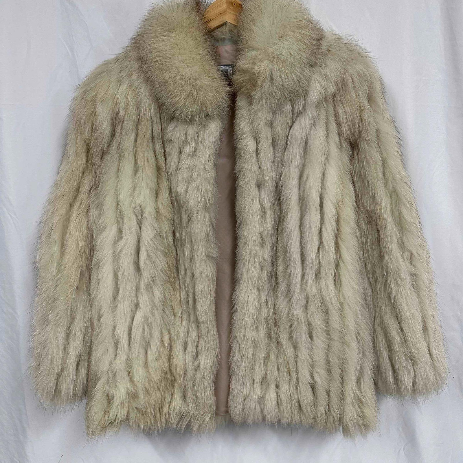 Saga Fox Genuine Natural Blonde White Fur Coat Medium Made in Finland JB (1 of 6)