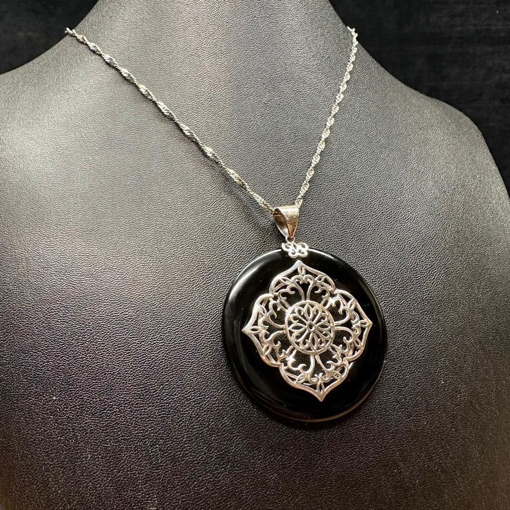 Sterling Silver Black Stone Circle Pendant Necklace (1 of 3)