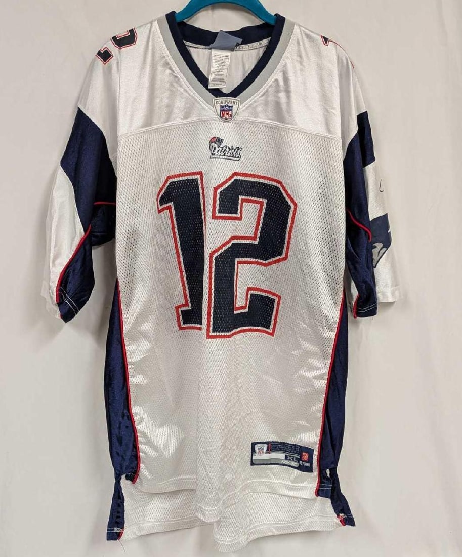 Reebok RBK Official NFL Tom Brady #12 XL Jersey Patriots: Reebok RBK Official NFL Tom Brady #12 XL Jersey Patriots. Made of 80% polyester and 20% nylon. This does not appear to have been worn and has no rips or stains. Folded, it is approx 2" x 9" x 9" and i