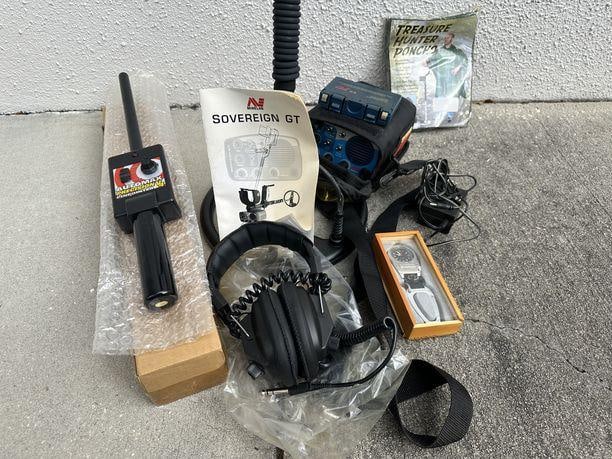 Minelab Sovereign GT Metal Detector W/ Case, Extras (1 of 10)