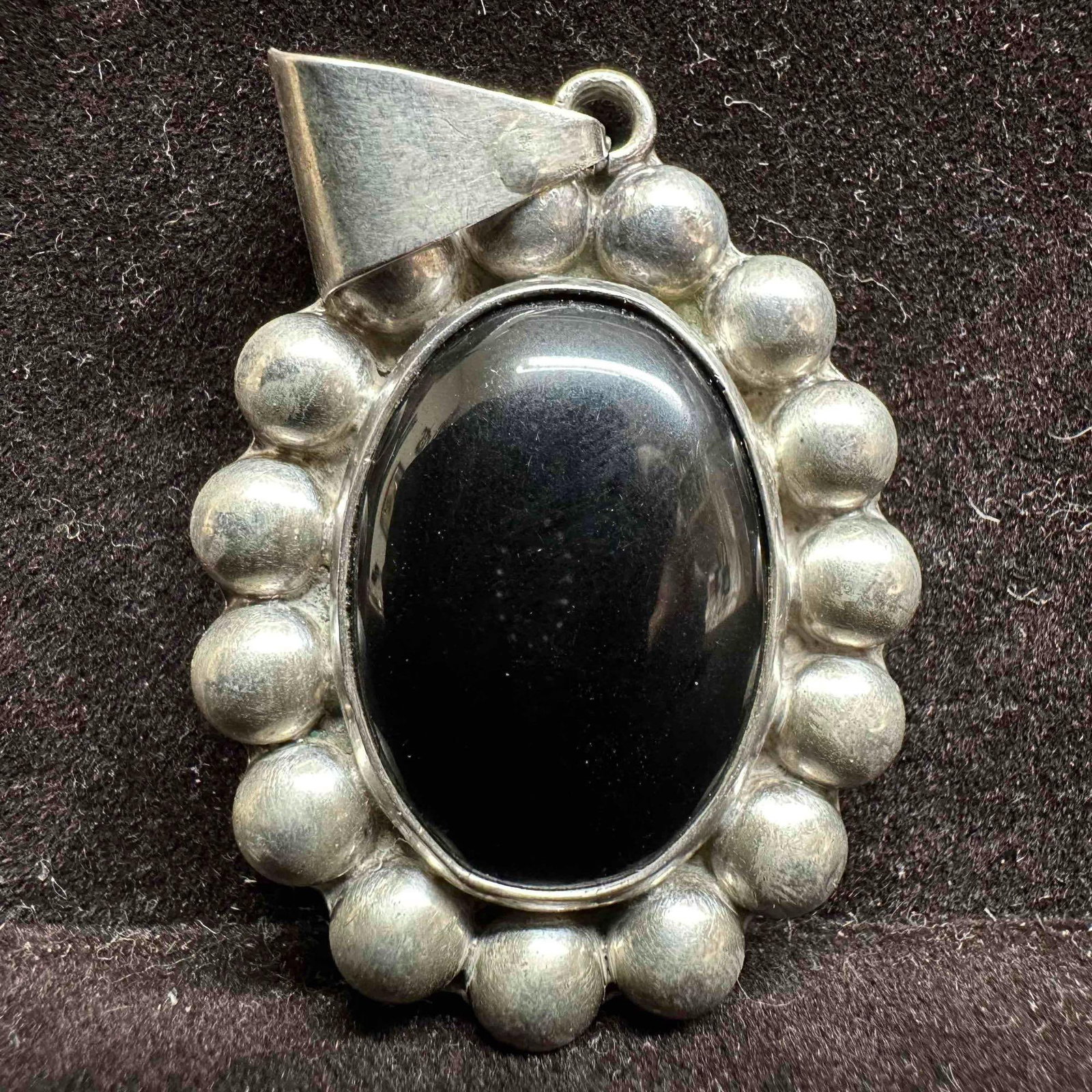 Black Onyx Sterling Silver 925 Mexico Pendant D41: This item is in good pre-owned, previously used/displayed condition with noticeable light wear, and surface scratches. Please reference all photos for full details. This piece of jewelry has been test