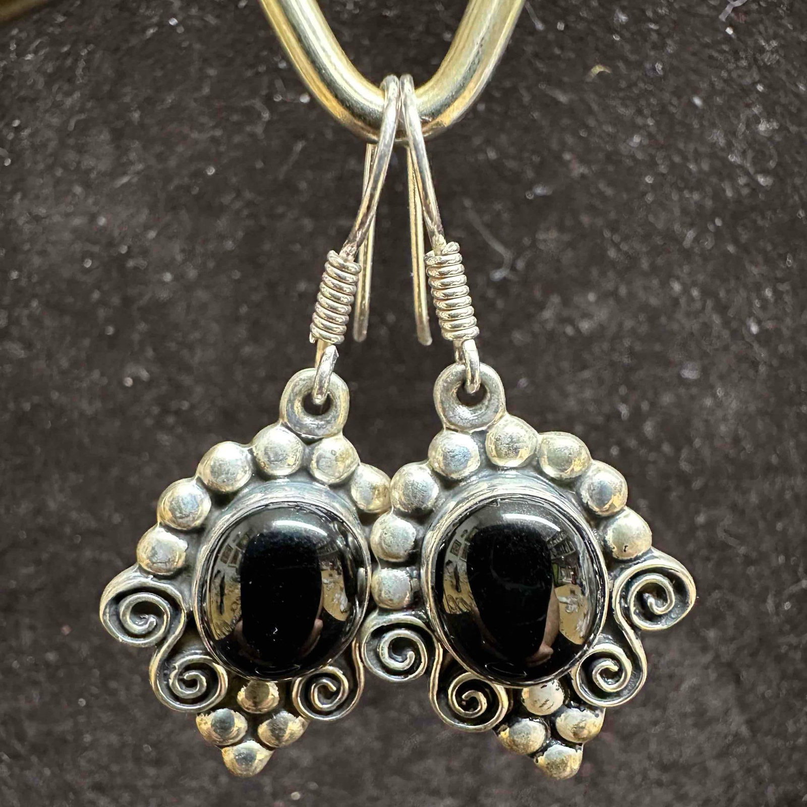 MWS 925 Mexico Black Onyx Sterling Silver Earrings: This item is in good pre-owned, previously used/displayed condition with noticeable light wear, and surface scratches. Please reference all photos for full details. This piece of jewelry has been test