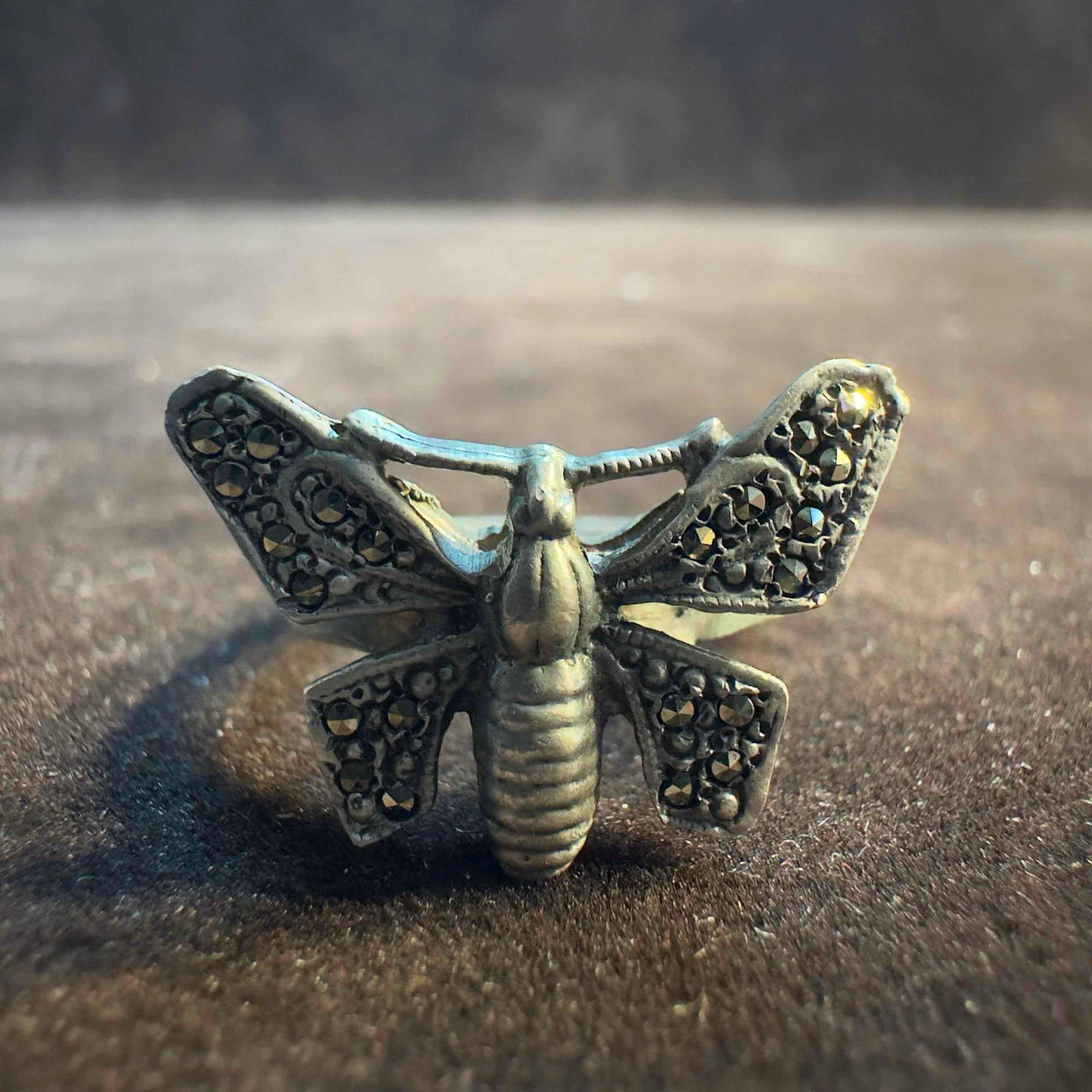 Butterfly Sterling Silver Ring Size 5 Z93: This item is in good pre-owned, previously used/displayed condition with noticeable light wear, and surface scratches. Please reference all photos for full details. This piece of jewelry has been test