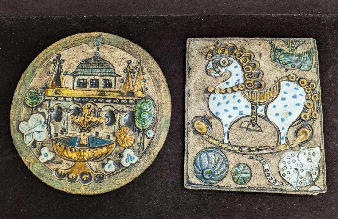 2 Vintage Fountain And Horse Pottery Wall Plaques (1 of 8)
