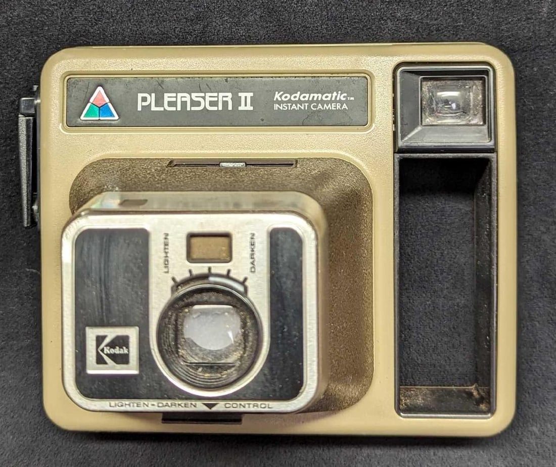 Kodak Pleaser II Kodamatic Instant Film Camera (1 of 10)