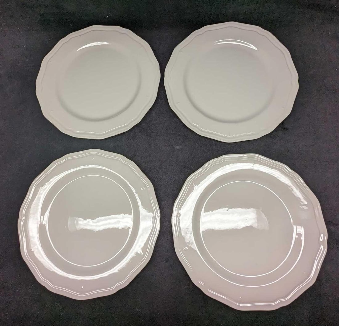 4 Gibson Designs Miranda China Dinner Plates B: 4 Gibson Designs Miranda China Dinner Plates B. Each is approx 10 1/2" x 3/4" x 10 1/2" and the total weight is 5.40lbs. The plates have no chips or cracks.