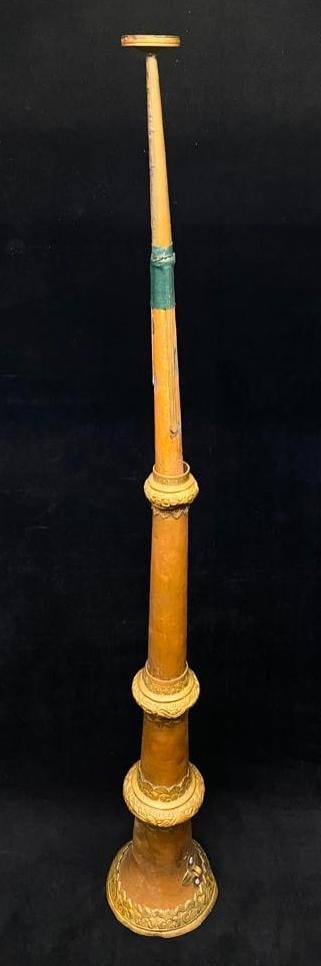 Vintage Tibetan Dungchen Buddhist Ritual Horn: Vintage Tibetan Dungchen Buddhist Ritual Horn Tibetan dungchen horn, made from sheet copper. The horn is often used in Buddhist rituals and celebrations/festivals in Tibet, Bhutan, Nepal, and Mongoli