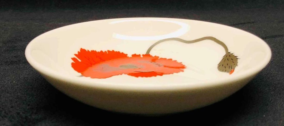 Wedgewood Bone China Susie Cooper Design Cornpoppy: This lot contains Wedgewood Bone China Susie Cooper Design Cornpoppy Made In England. It is approx 4 1/4" x 4 1/4" x 3/4" and it weighs about 0.1lbs. Overall the Wedgewood China is in good u