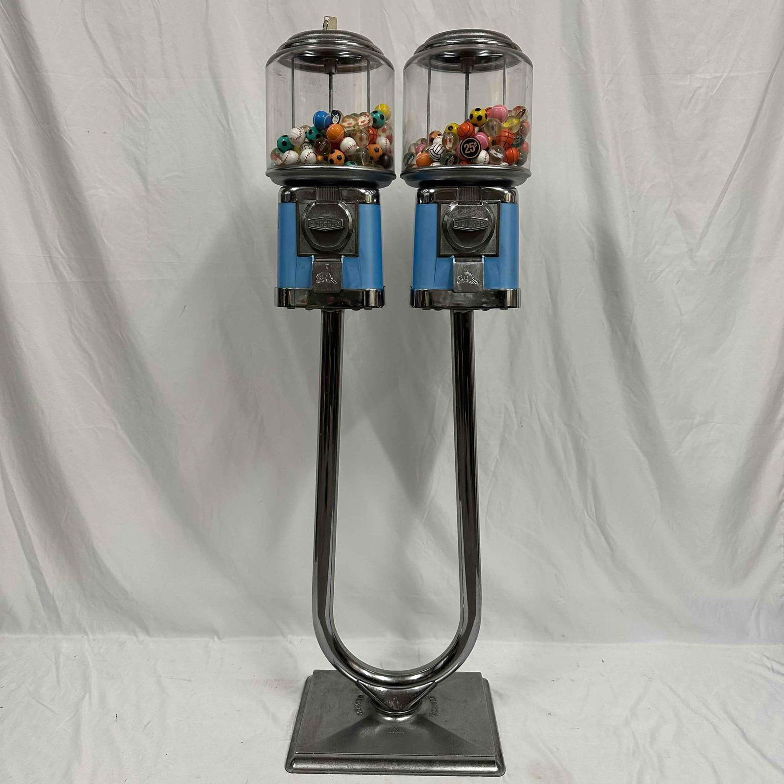 Beaver Double Head Gumball Candy Nut Toy Vending Machine Complete with Lock Key Set Blue (1 of 14)