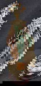 D18 Giuseppe Armani LE Turandot Figurine: Limited Edition "Turandot " Giuseppe Armani Figurine. This one is #76 out of #5,000. This comes in its original box along with the COA. The figurine is made of Capodimonte porcelain and is approx 7" x