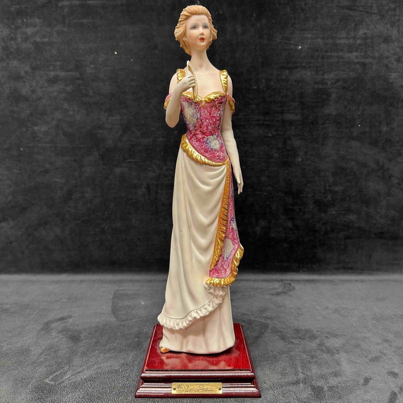 Vittorio Sabadin Capodimonte Italy Porcelain Figure Decor R153: Vittorio Sabadin Capodimonte Italy Porcelain Figure Decor. Minor markings noticed on the piece. This item is in pre-owned, previously displayed condition with normal light wear, and surface scratches.
