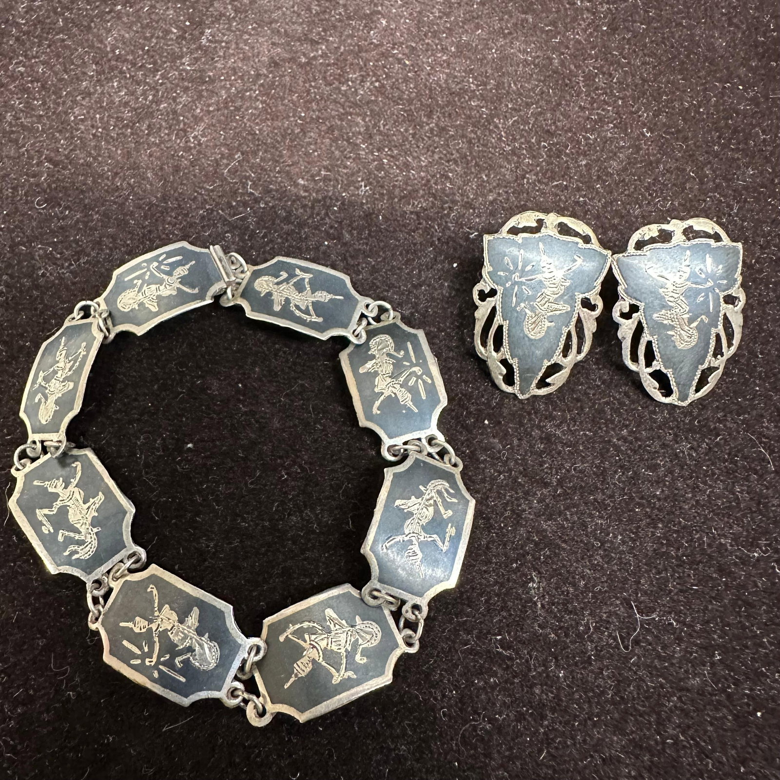 Siam Sterling Silver Niello Bracelet and Earrings Set Dancer Motif L5: These items are in good pre-owned, previously used/displayed condition with noticeable light wear and surface scratches. Please reference all photos for full details. These pieces of jewelry have been