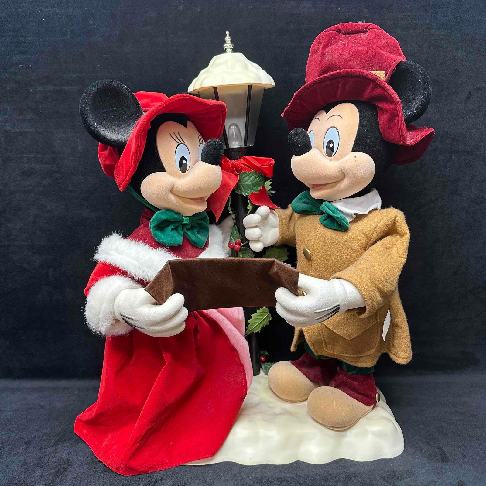 Disney Parks Vintage Mickey and Minnie Mouse Animated Musical Light Up Christmas Display Decor (1 of 7)