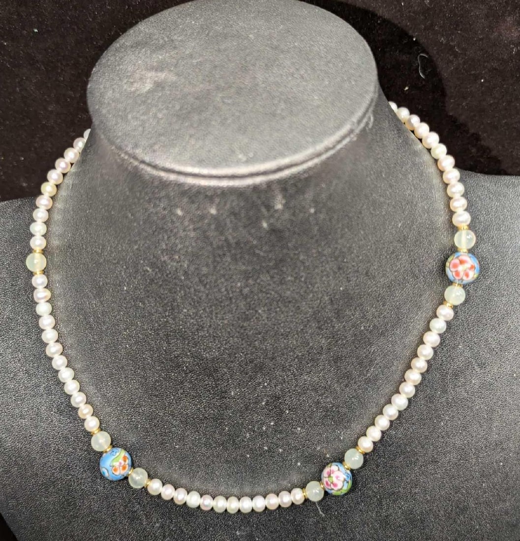 Cloisonne Enamel Flower And Faux Pearl Necklace: Cloisonne Enamel Flower And Faux Pearl Necklace. This is approx 17" and it weighs 0.04lb. Has gold-plated clasps. The maker and date of creation are unknown.