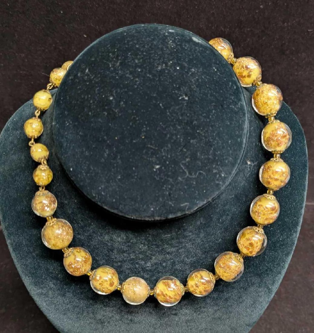 Vintage Italian Murano Gold And Gold Art Glass Bead Necklace HH: Vintage Italian Murano Gold And Gold Art Glass Bead Necklace HH. Glass beads with hand painted designs. Is approx 15" and it weighs 0.15lb.