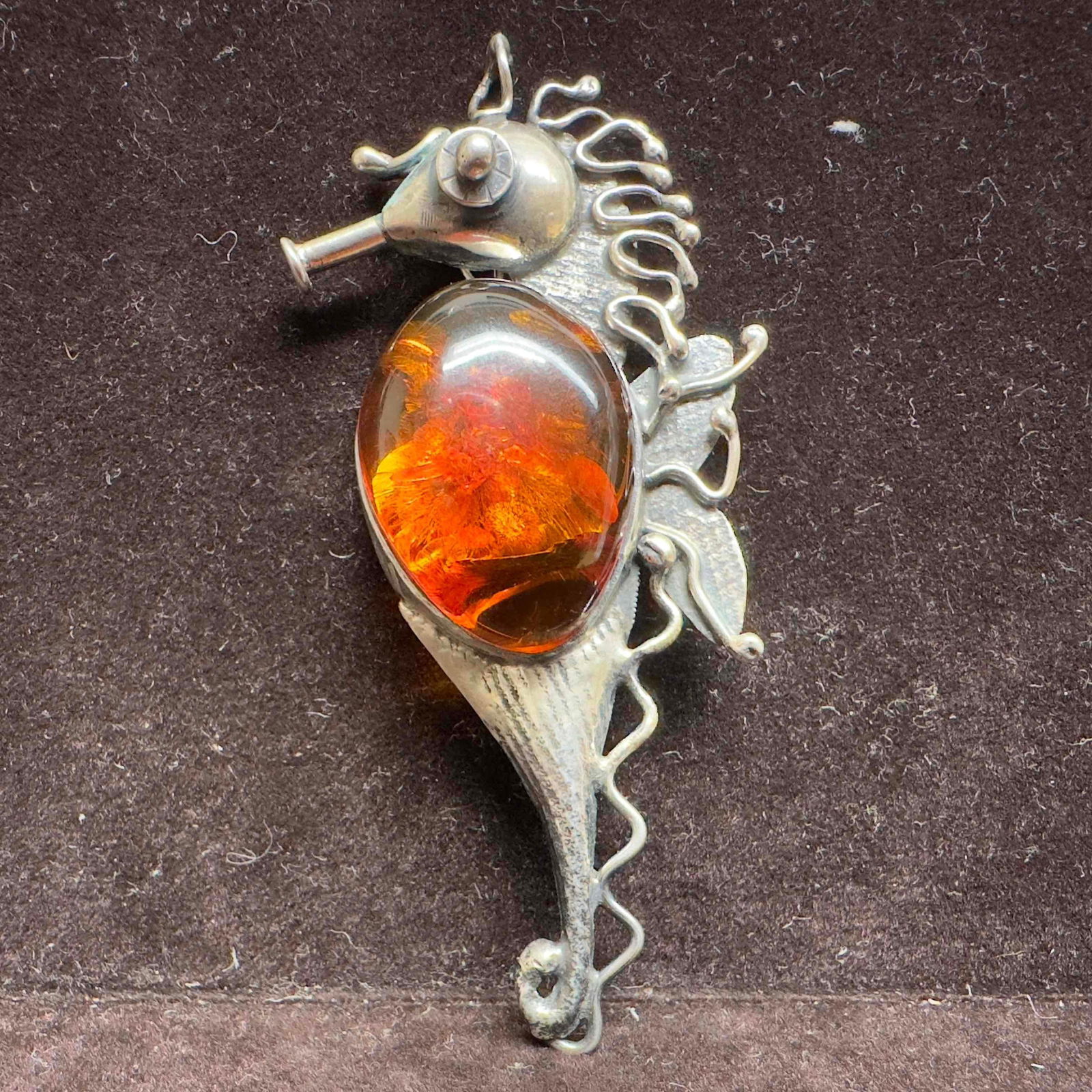 Amber Resin Cabochon Body Sterling Silver Sea Horse Brooch Pin Pendant: This item is in good pre-owned, previously used/displayed condition with noticeable light wear, and surface scratches. Please reference all photos for full details. This piece of jewelry has been test