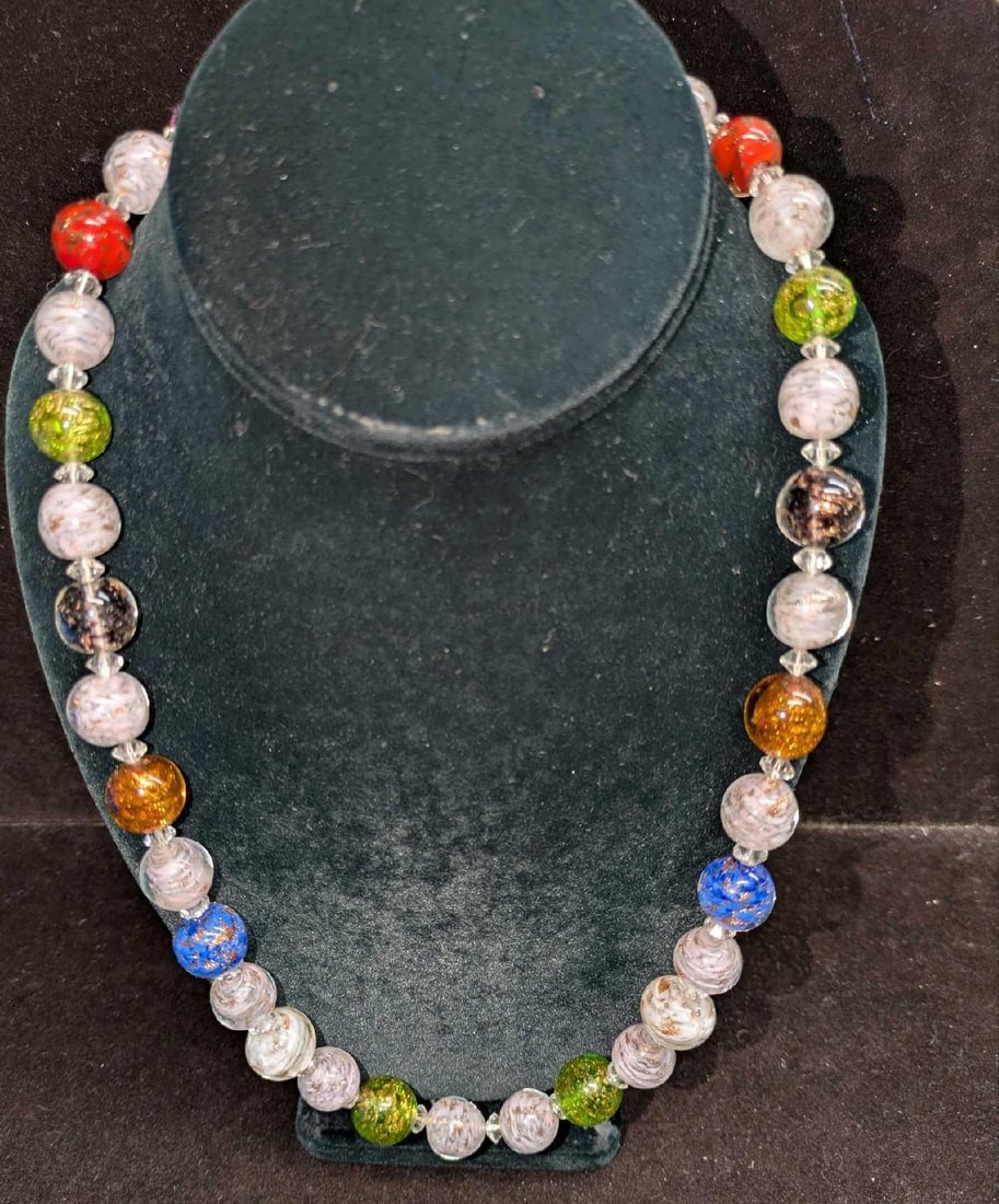 Vintage Italian Murano Colorful Art Glass Bead Necklace UUU: Vintage Italian Murano White And Gold Art Glass Bead Necklace UUU. Glass beads with hand painted designs. Is approx 24" and it weighs 0.24lb.