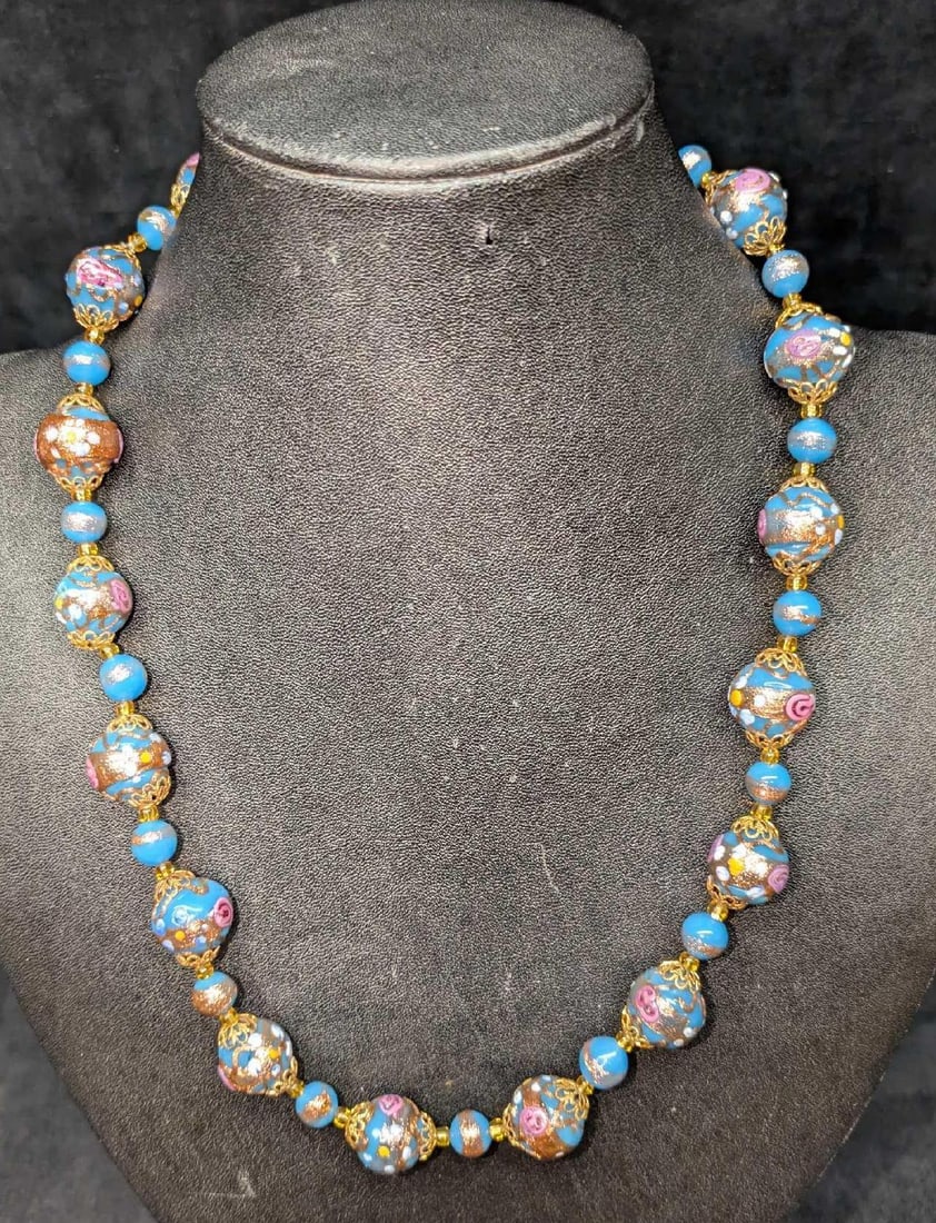 Vintage Italian Murano Blue Gold Pink Art Glass Bead Necklace LLLLLL: Vintage Italian Murano Blue Gold Pink Art Glass Bead Necklace LLLLLL. Colorful glass beads with hand painted designs. This is approx 22" and it weighs 0.07lb.