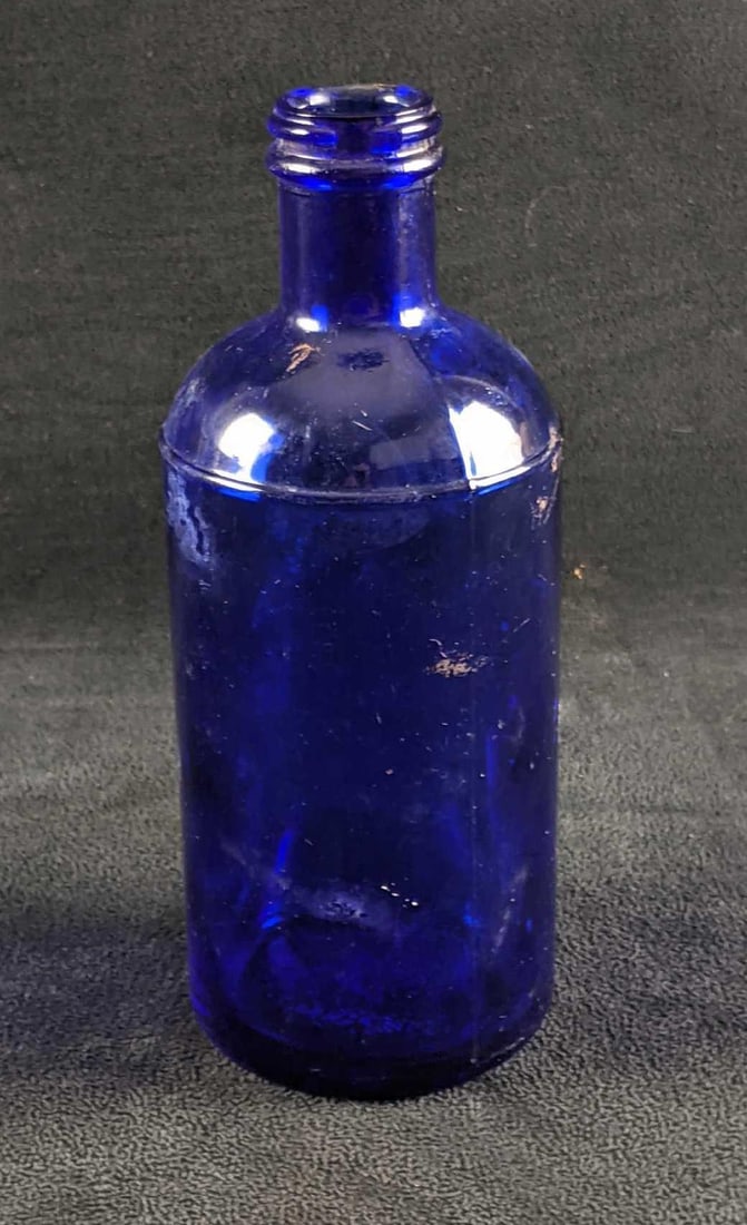 Vintage Cobalt Blue Bottle: Vintage Cobalt Blue Bottle This cobalt blue bottle is from the early 1900s. There are no makings besides an "M" on the bottom of the bottle. This is and was a rare/unique color for a bottle. T
