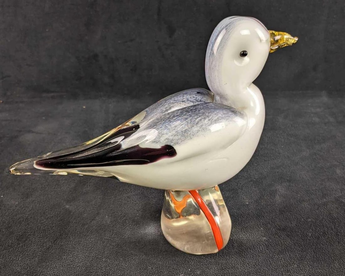 Glass Seagull Statue Glass Art: Glass Seagull Statue Glass Art This Seagull is made from colored glass melded into a bird shape. This seagull glass statue has a chipped beak but is overall in good condition. 7in tall 9in long Weight