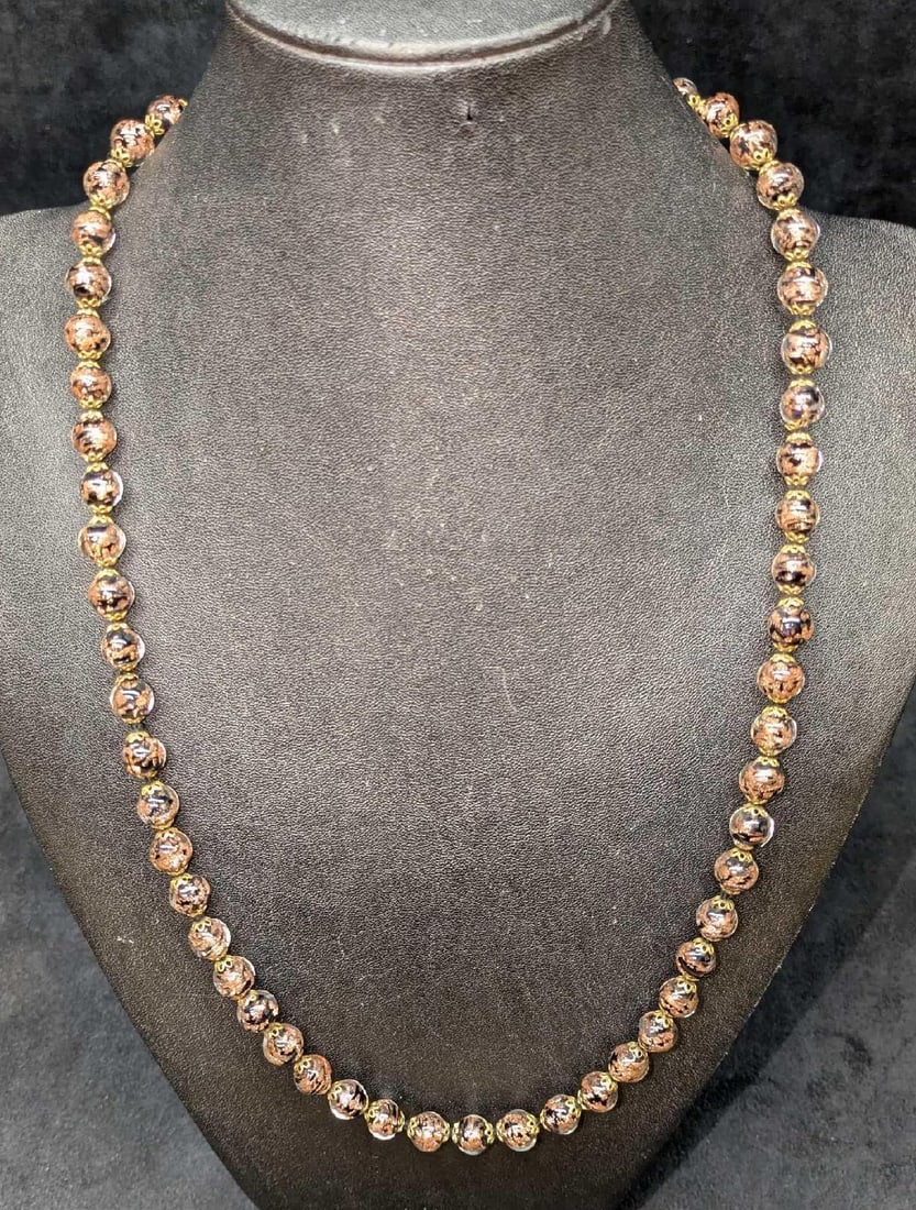 Vintage Italian Murano Black And Gold Art Glass Bead Necklace AAAA: Vintage Italian Murano Black And Gold Art Glass Bead Necklace AAAA. Glass beads with hand painted designs. Is approx 27" and it weighs 0.13b.
