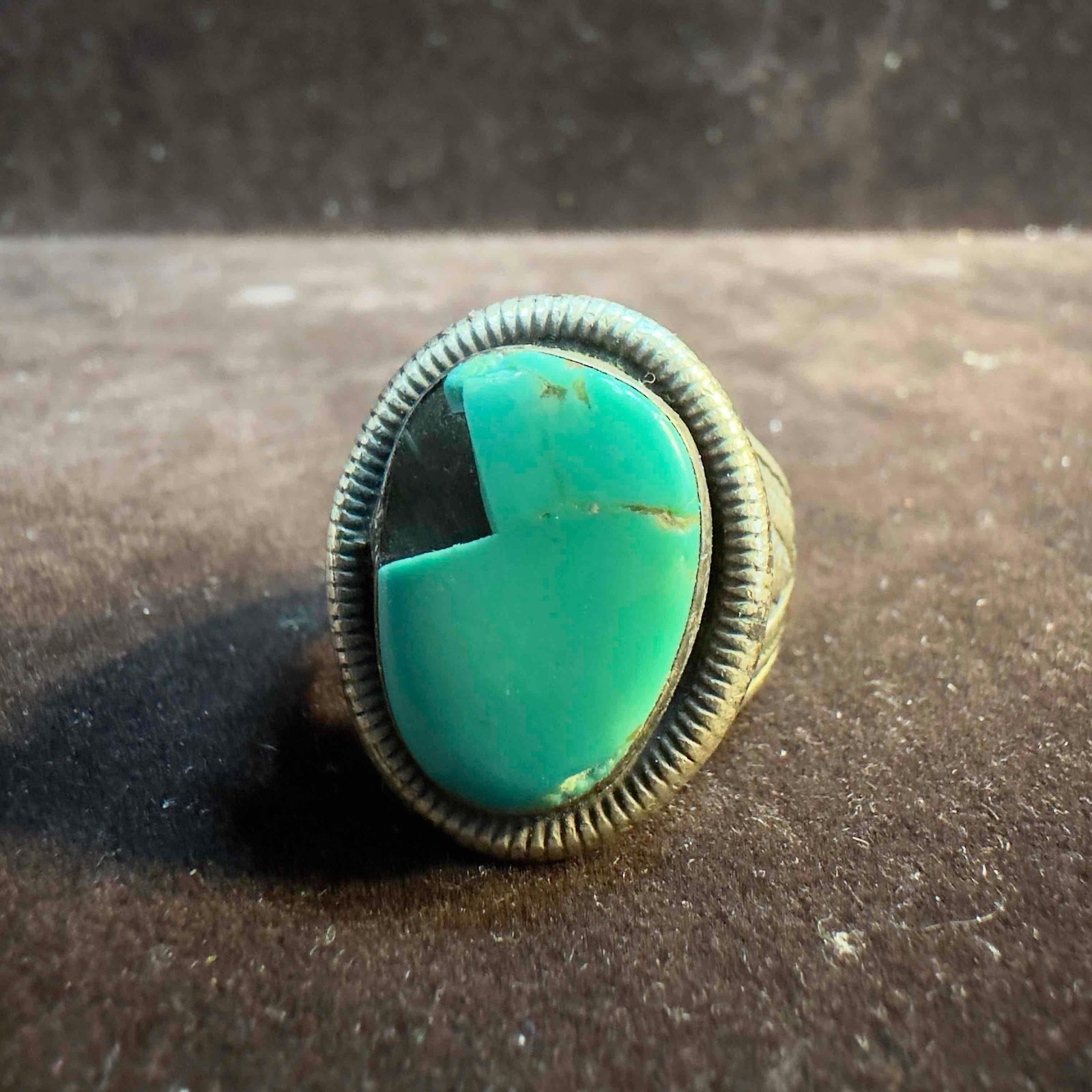 Native American Style Turquoise Ring Jewelry 925 Sterling Silver Chipped Gemstone: This item is in good pre-owned, previously displayed condition with light wear, and surface scratches. Please reference all photos for full details. This piece of jewelry has been tested and researche