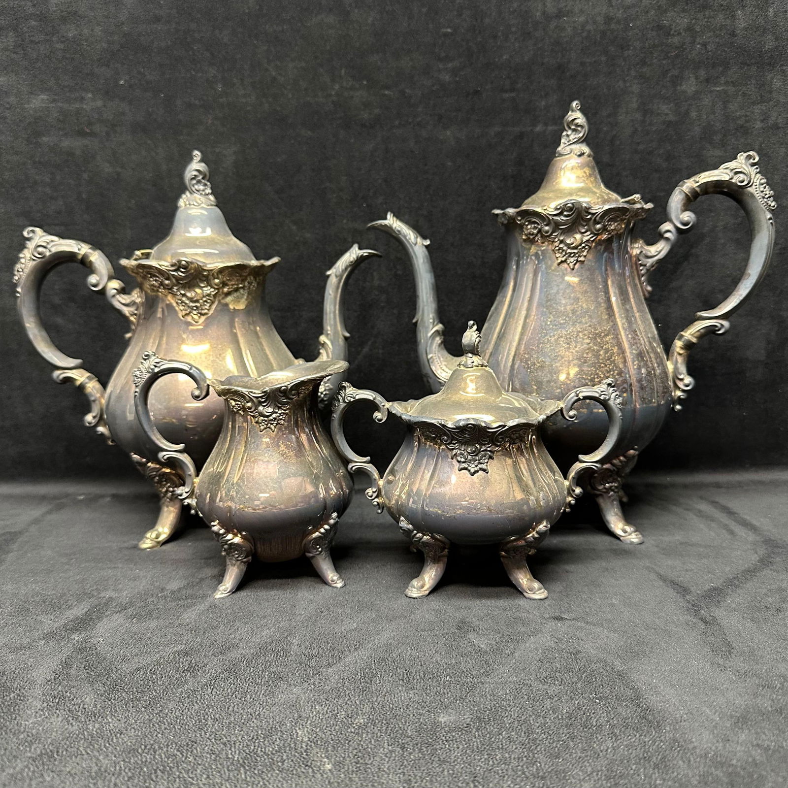 Wallace Baroque Silver Plate Four Piece Coffee and Tea Service Set: Elegant Four (4) piece Wallace Silversmiths Baroque pattern silver-plated tea and coffee service, marked “Baroque by Wallace 281, 282, 283, and 284” and “Made in Indonesia.” The set in