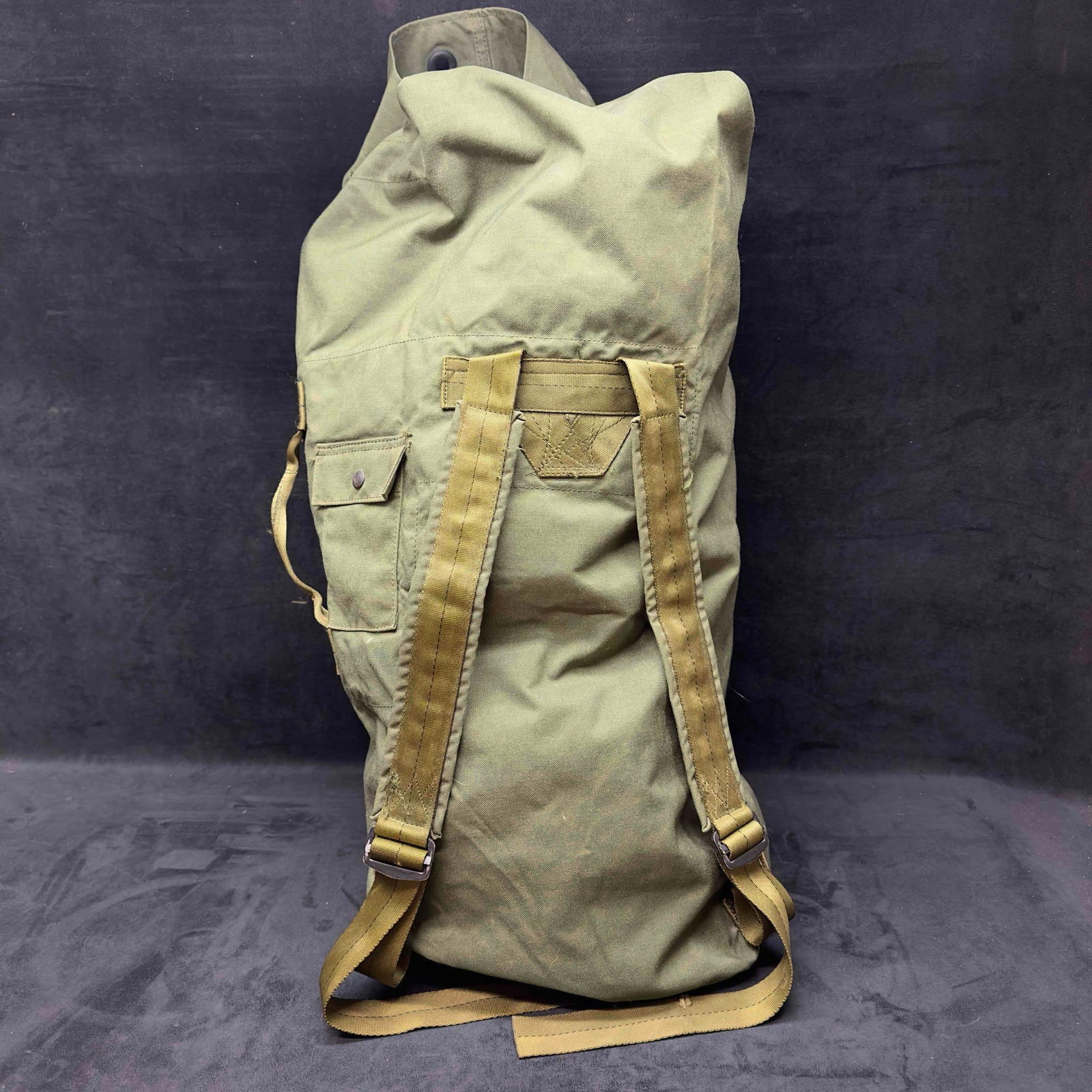 US Army Military Heavy Duty Canvas Duffle Bag Strap Rucksack Backpack Green Vintage (1 of 11)