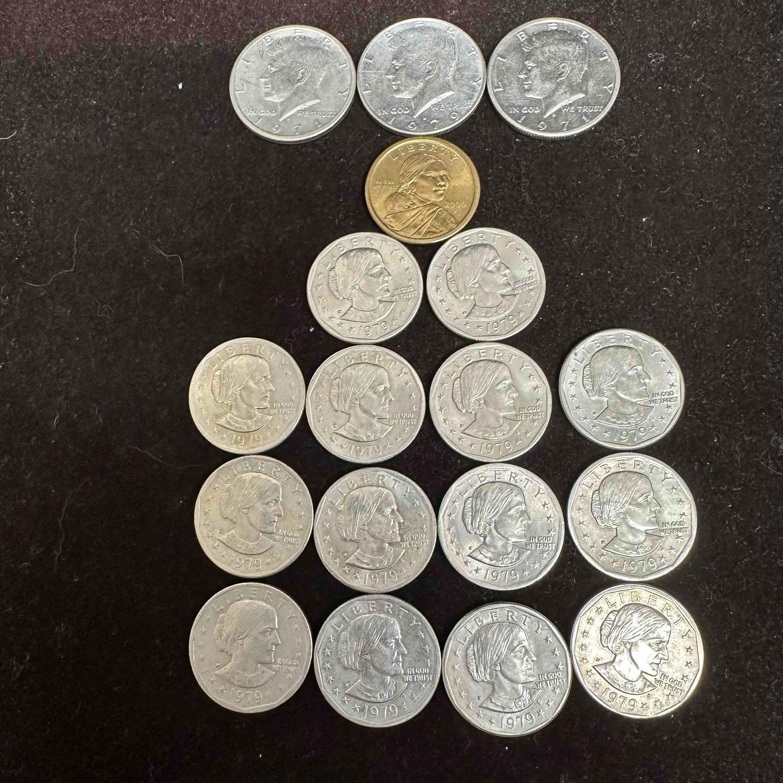 Lot of 18 U.S. Dollar Coins Kennedy Half Dollars Susan B. Anthony Sacagawea (1 of 5)