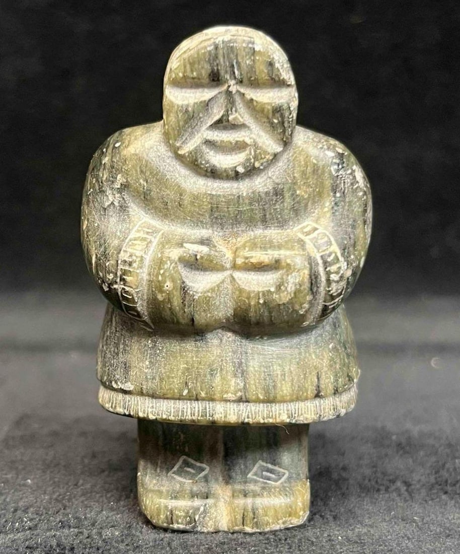 Vintage Hand Carved Signed Inuit Soapstone Eskimo Figurine (1 of 10)