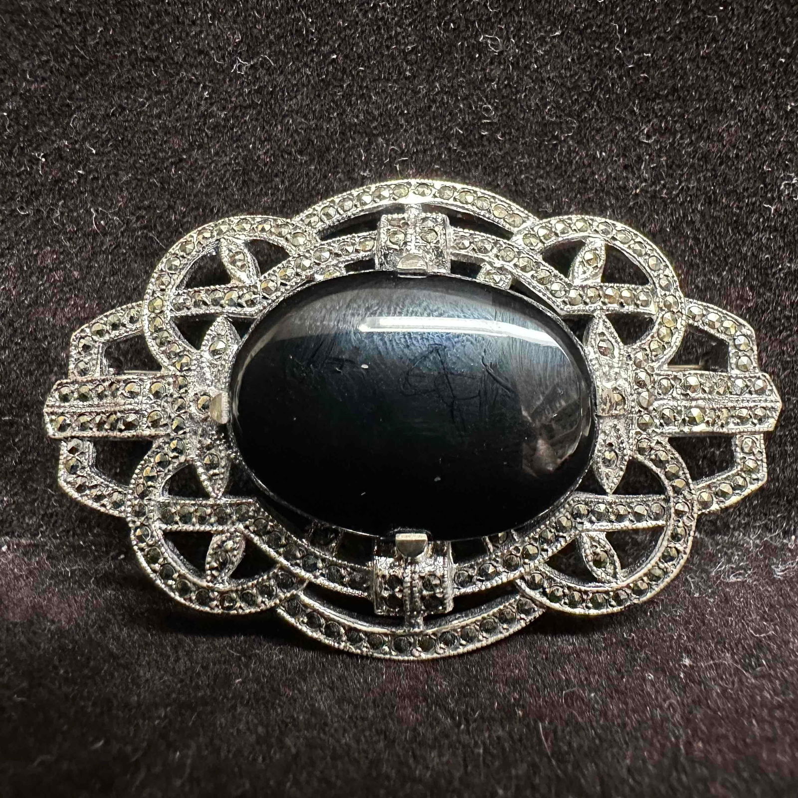 Black Onyx Cabochon Marcasite Embellishment Sterling Brooch H47: This item is in good pre-owned, previously used/displayed condition with noticeable light wear, and surface scratches. Please reference all photos for full details. This piece of jewelry has been test