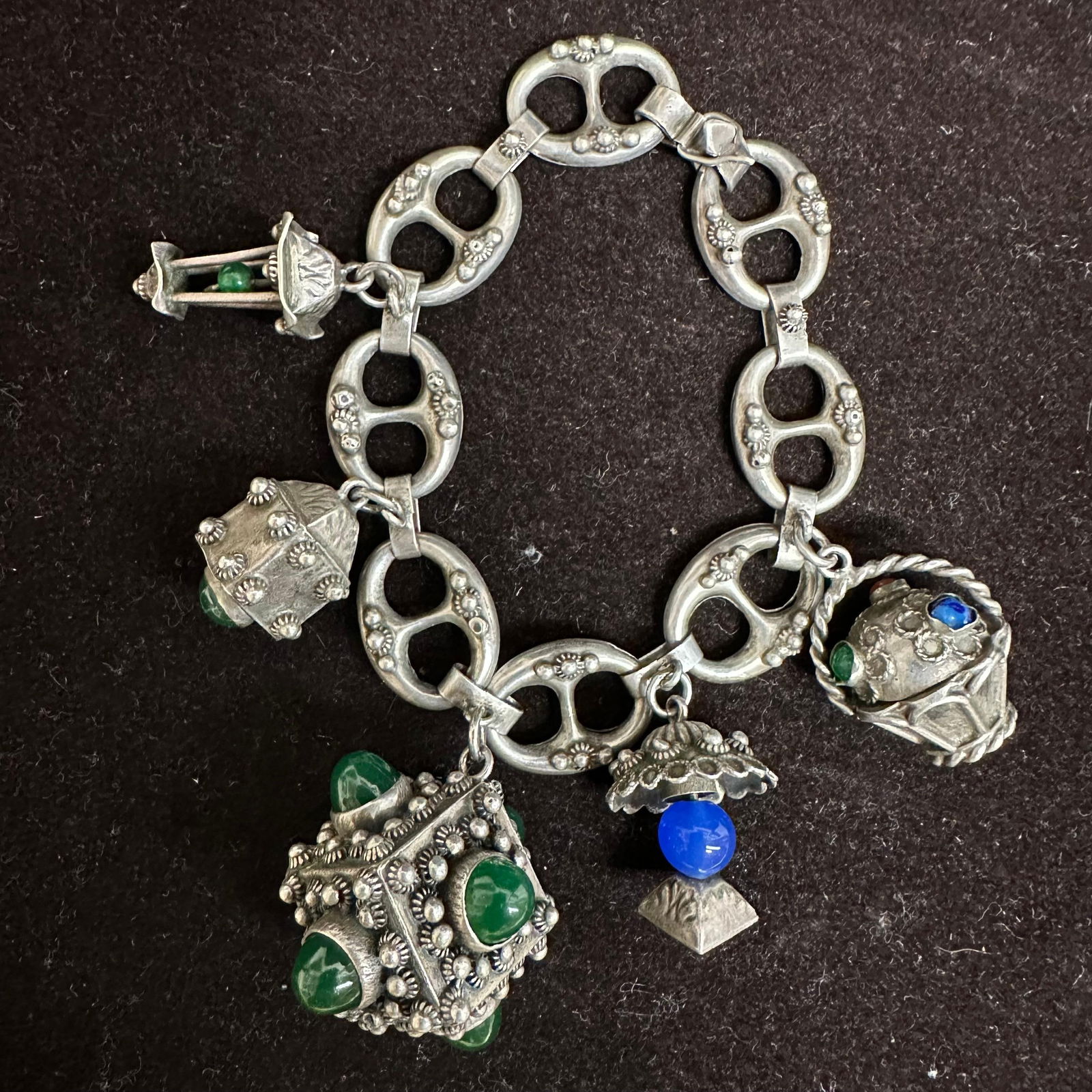 Faux Glass Stone Setting Charms 800 Silver Etruscan Revival Style Mariner Chain Bracelet L67: This item is in good pre-owned, previously used/displayed condition with noticeable light wear and surface scratches. Please reference all photos for full details. This piece of jewelry has been teste