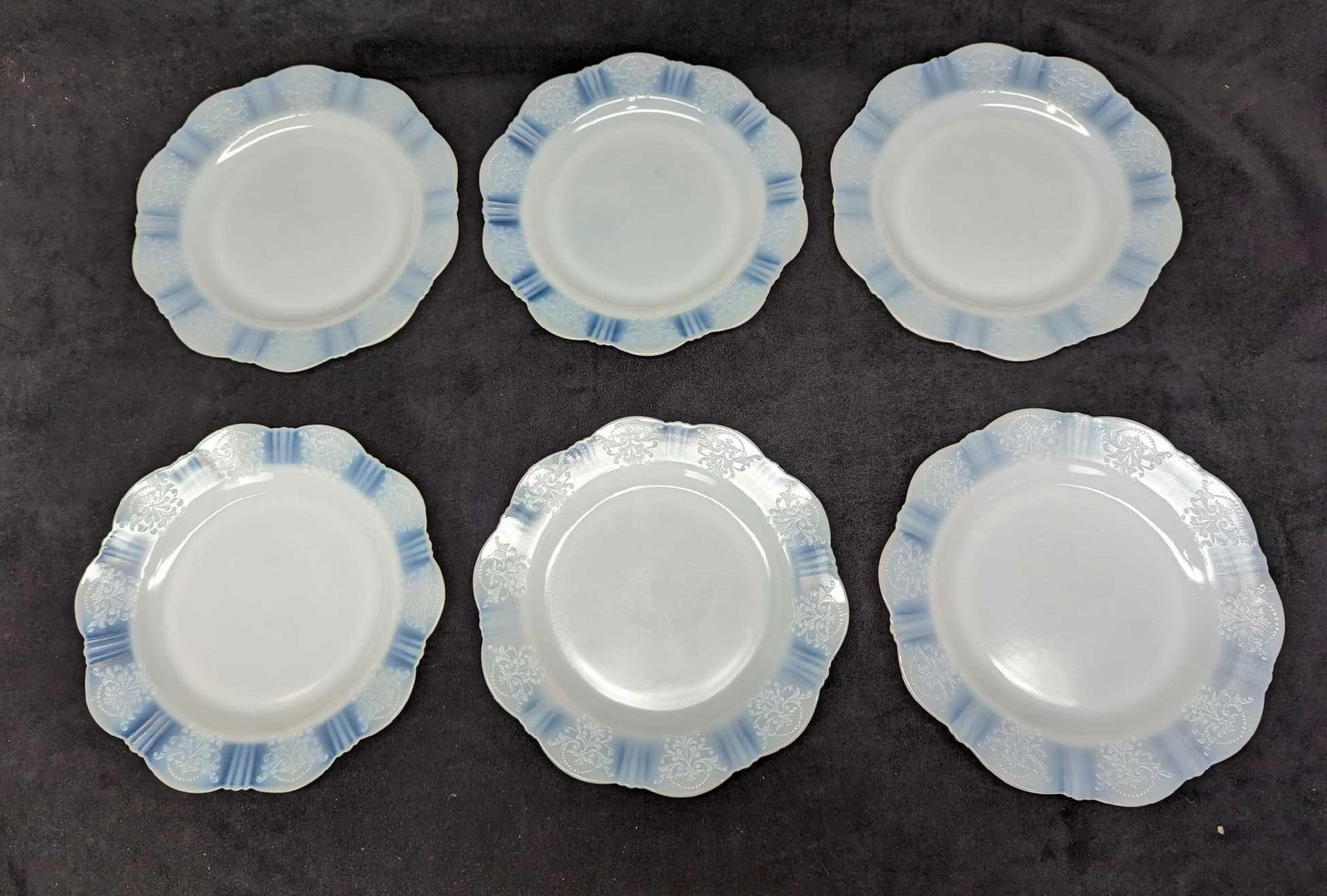 6 MacBeth Evans American Sweetheart Dinner Plates: 6 MacBeth Evans American Sweetheart Dinner Plates. Each of these translucent white glass plates is approx 10" x 3/4" x 7" x 10" and the total weight is 5.82 lbs. The plates have no chips or cracks.&nb