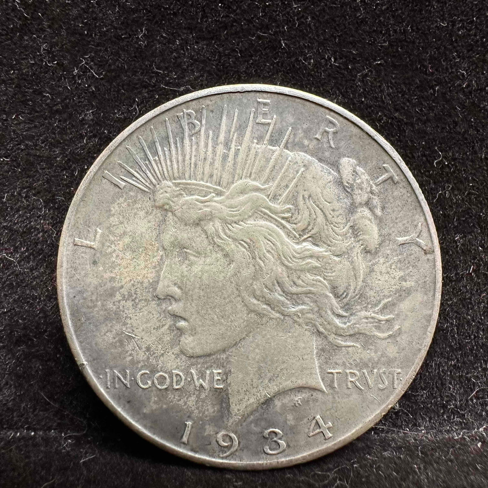 1934 Peace Dollar D Mint Silver Coin (1 of 4)