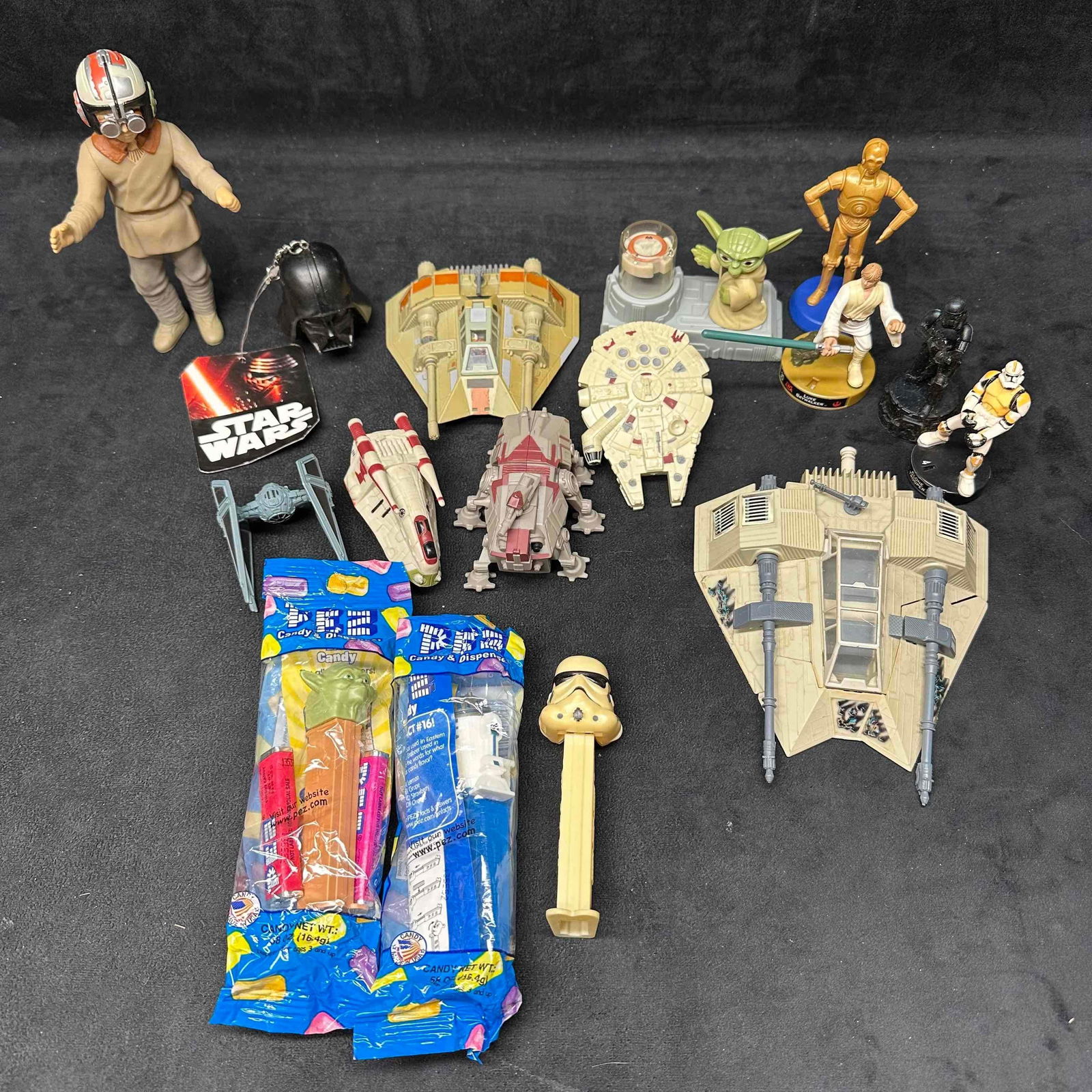 Star Wars Mixed Lot Figures Vehicles & PEZ Dispensers Vintage and Modern Toys (1 of 9)