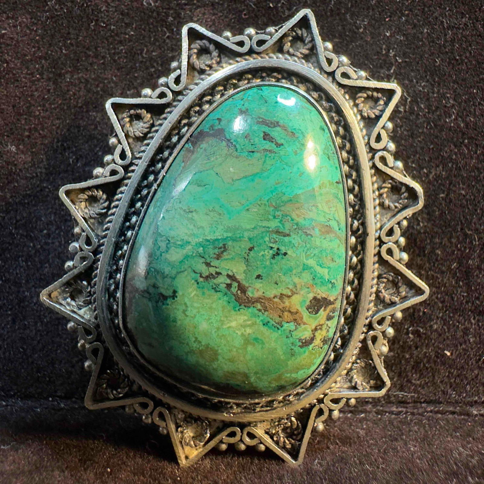 Israel 925 Sterling Malachite Green Stone Brooch Pendant: This item is in good pre-owned, previously used/displayed condition with noticeable light wear, and surface scratches. Please reference all photos for full details. This piece of jewelry has been test