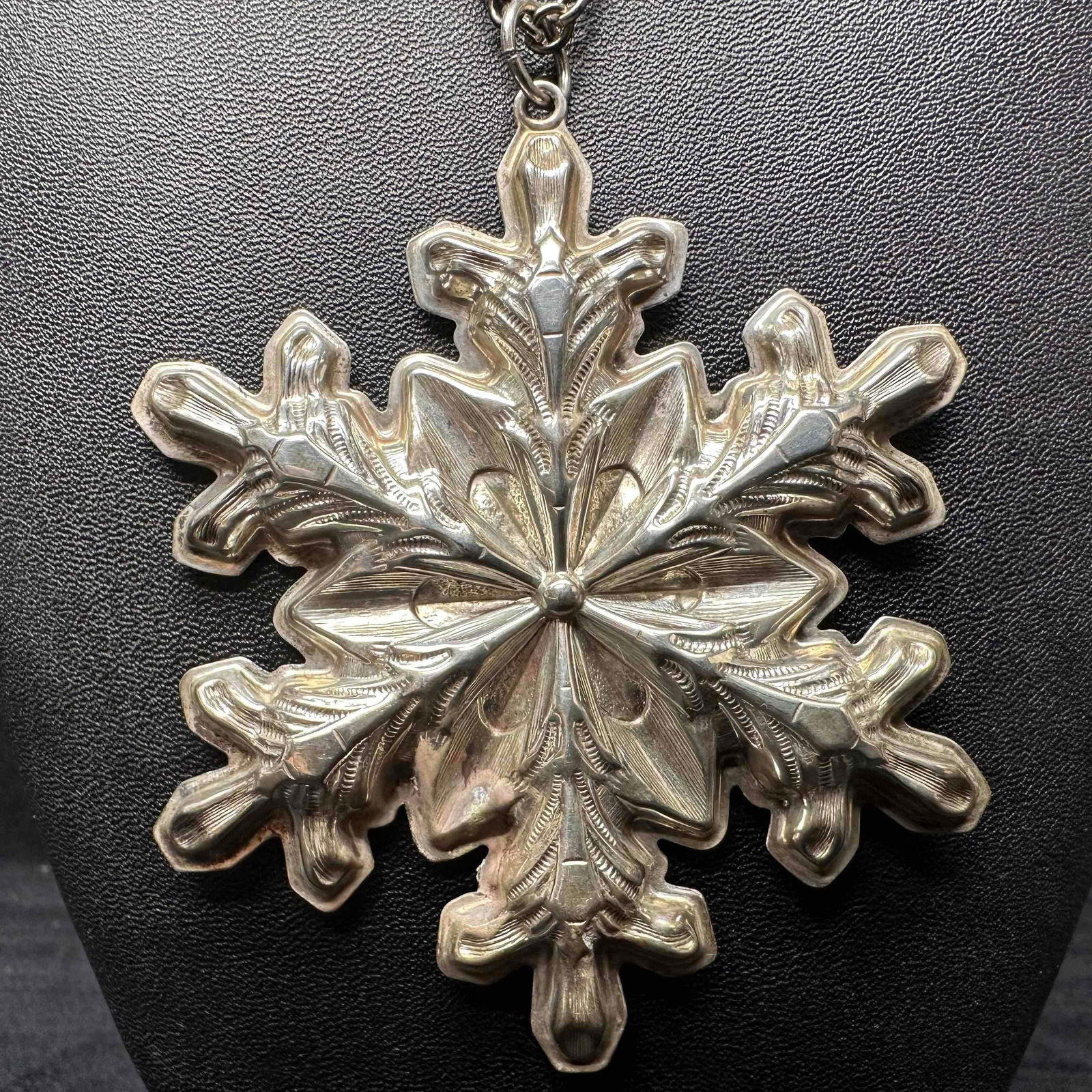 Christmas 1973 Gorham Sterling Silver Holiday Ornament I72: This item is in good pre-owned, previously used/displayed condition with noticeable light wear, and surface scratches. Please reference all photos for full details. This piece of jewelry has been test