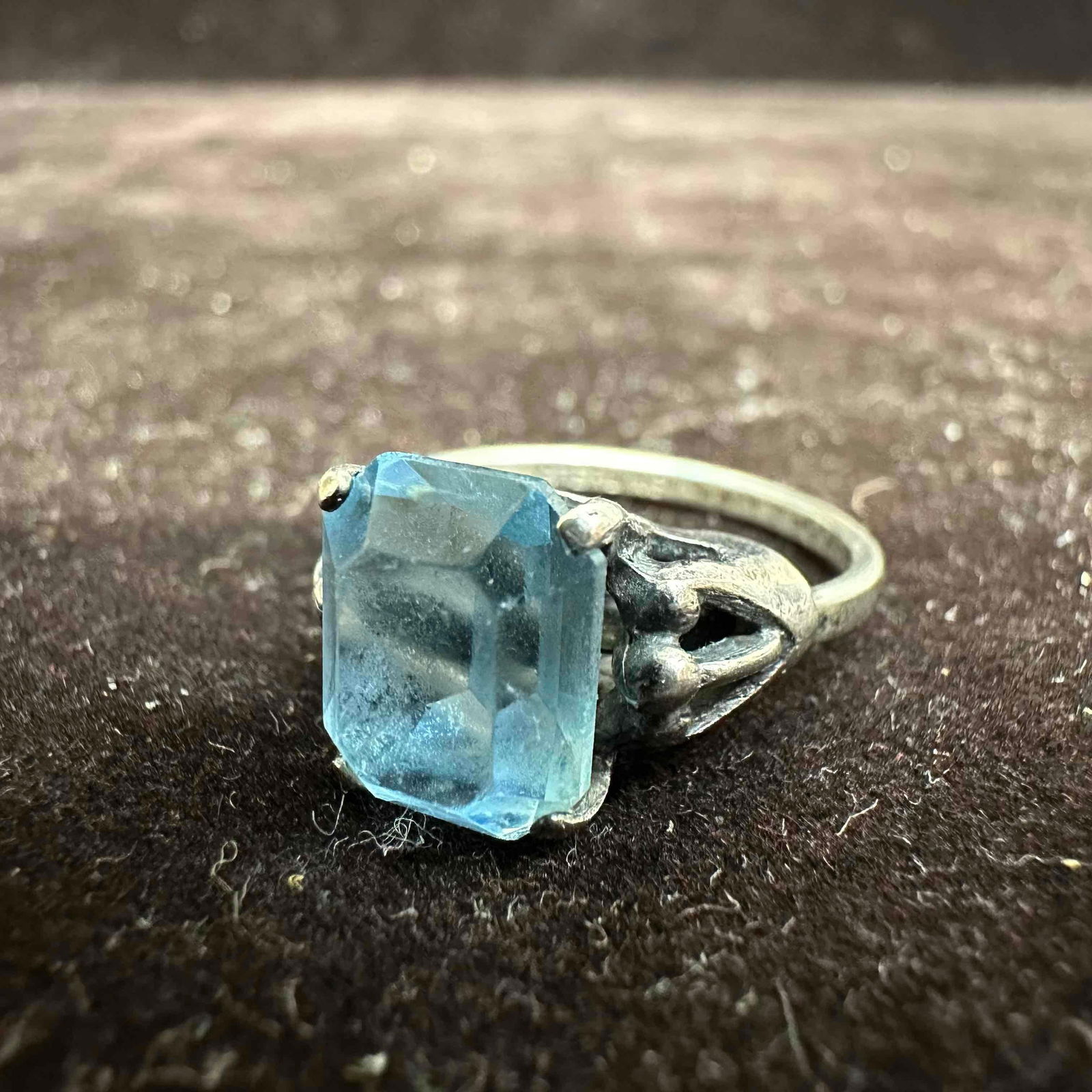 Sarah Coventry Sterling Silver Ring Blue Emerald Cut Glass Stone Claw Setting (1 of 9)